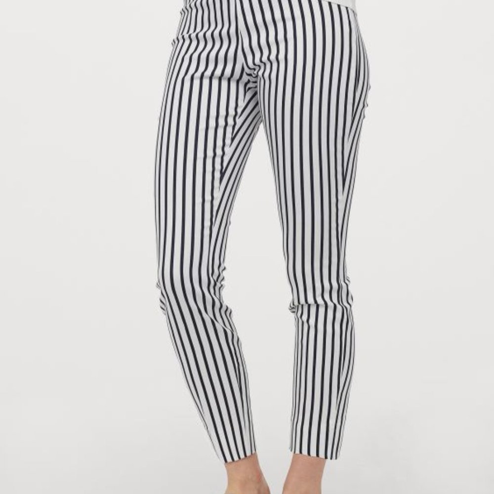 (2 for 30) 🌸Host Pick🌸 Navy Striped Ankle Slacks